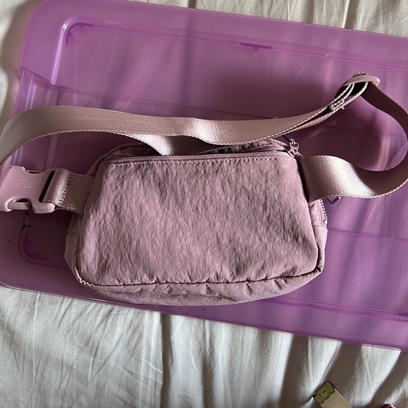 Lululemon - Picture 2 of 11